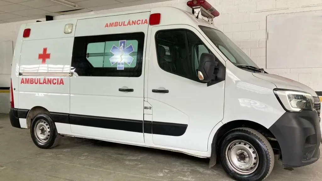 Ônibus Renault Master L2H2 Ambulancia 2023 seminovo à venda, código 135 - foto 01