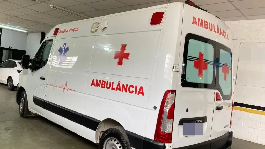 Ônibus Renault Master L2H2 Ambulancia 2023 seminovo à venda, código 135 - foto 03