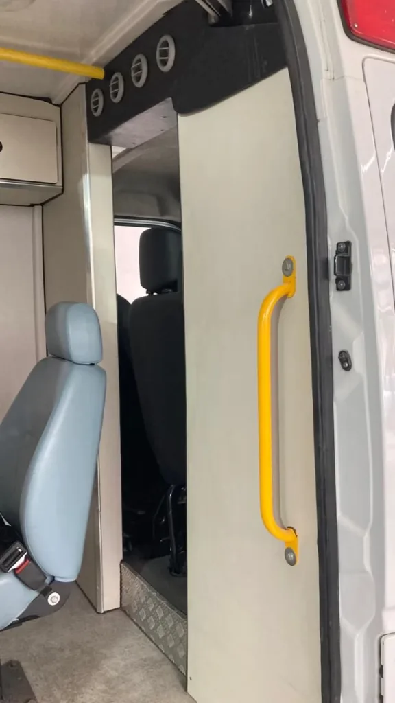 Ônibus Renault Master L2H2 Ambulancia 2023 seminovo à venda, código 137 - foto 05