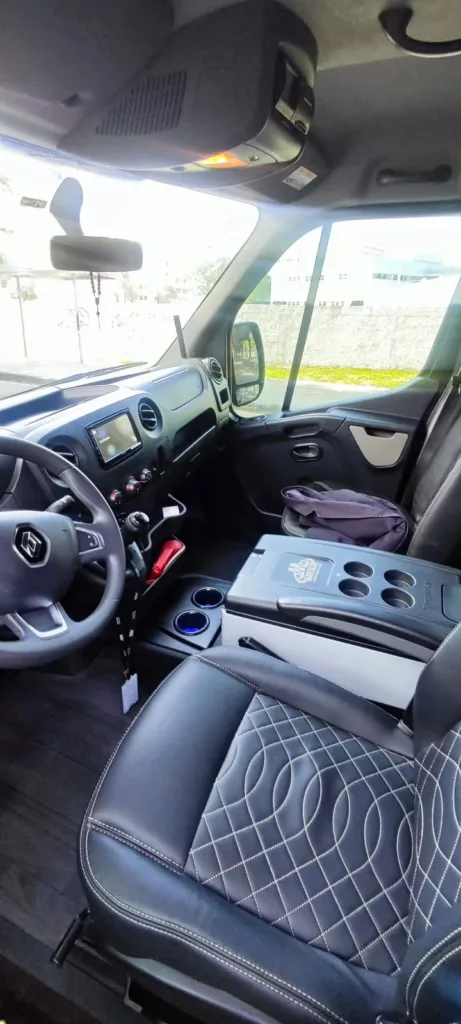 Ônibus RENAULT MASTER L3H2 LUXO JM 2024 seminovo à venda, código 184 - foto 03