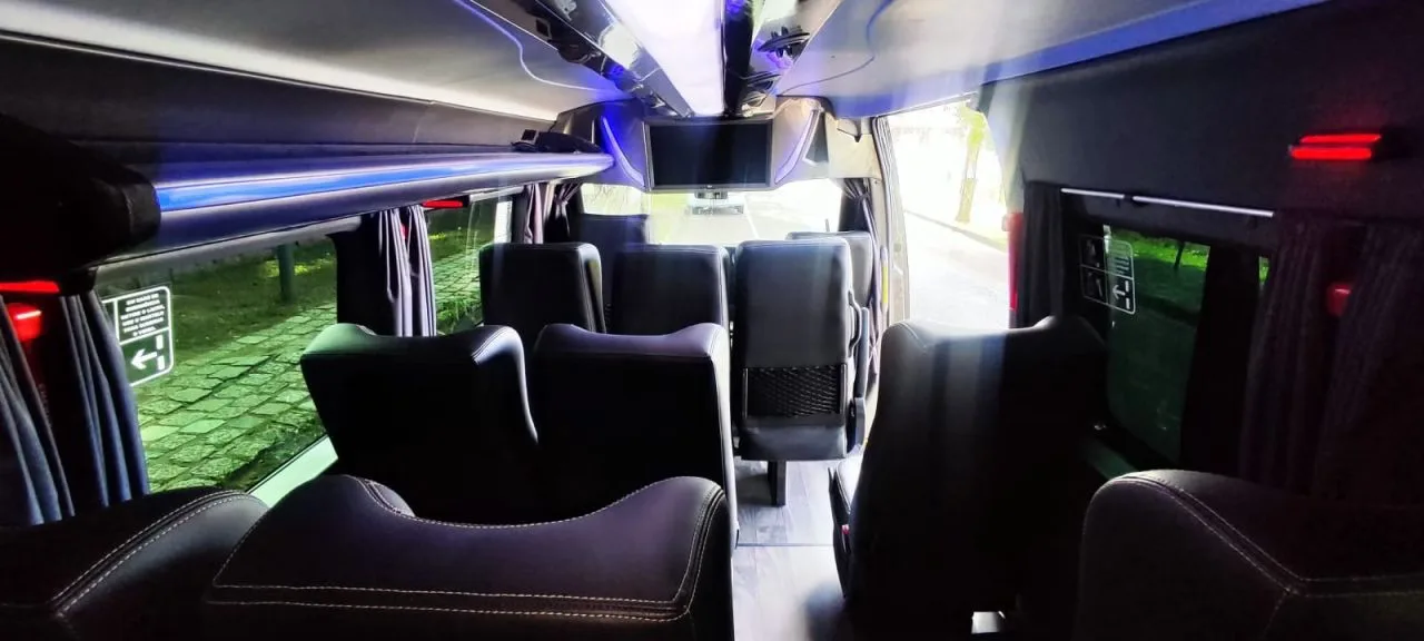 Ônibus RENAULT MASTER L3H2 LUXO JM 2024 seminovo à venda, código 184 - foto 11