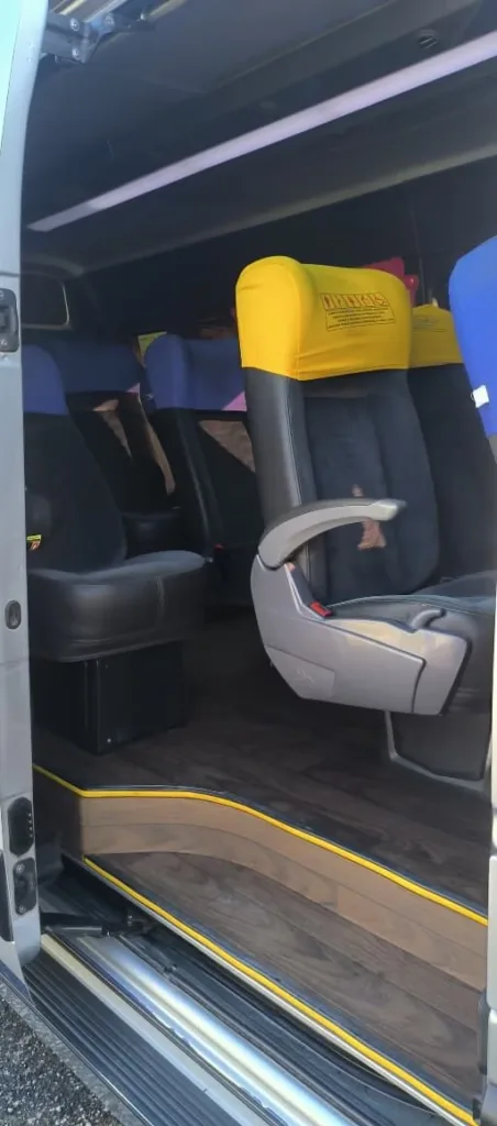 Ônibus Renault Van Master L3H2 2024 seminovo à venda, código 841 - foto 06