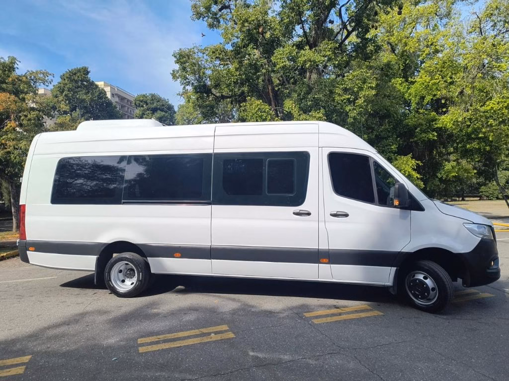 Van Mercedes-Benz Sprinter 516 CDI 2022 20+1 lugares COD.1723