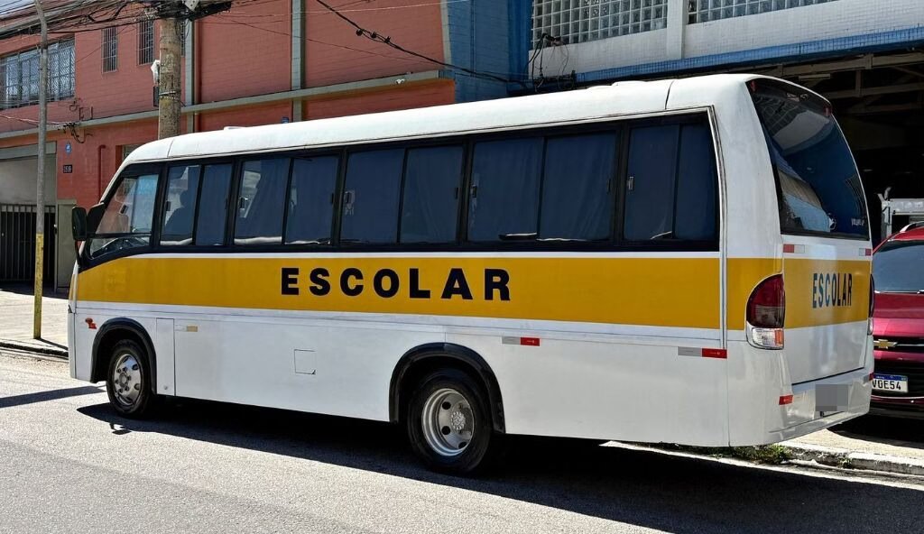 Ônibus Volare Micro-onibus V8 Escolar 2006 seminovo à venda, código 750 - foto 02