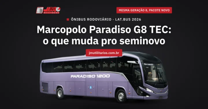 Capa da matéria da JM Utilitários sobre o Marcopolo Paradiso G8 TEC: ônibus rodoviário Marcopolo Paradiso 1200 lilás, foto de divulgação recortada sobre fundo escuro da marca, centralizado na metade de baixo da arte, em ângulo três-quartos dianteiro-lateral, com a coluna dianteira lisa: nesta unidade o kit aerodinâmico completo não está instalado, e ele só fica disponível como opcional a partir de janeiro de 2027. A arte traz, centralizados acima do veículo, o chapéu ÔNIBUS RODOVIÁRIO · LAT.BUS 2026, o título da matéria e o endereço jmutilitarios.com.br, com o logo da JM Utilitários e a tarja MESMA GERAÇÃO 8, PACOTE NOVO na linha do topo.