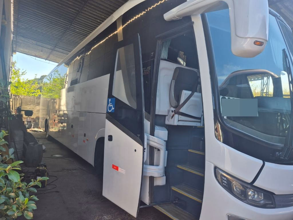 Ônibus Comil Campione Invictus 1200 K310 2018 seminovo à venda, código 383 - foto 01