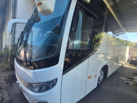 Ônibus Comil Campione Invictus 1200 K310 2018 seminovo à venda, código 383 - foto 02