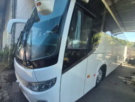 Ônibus Comil Campione Invictus 1200 K310 2018 seminovo à venda, código 383 - foto 02