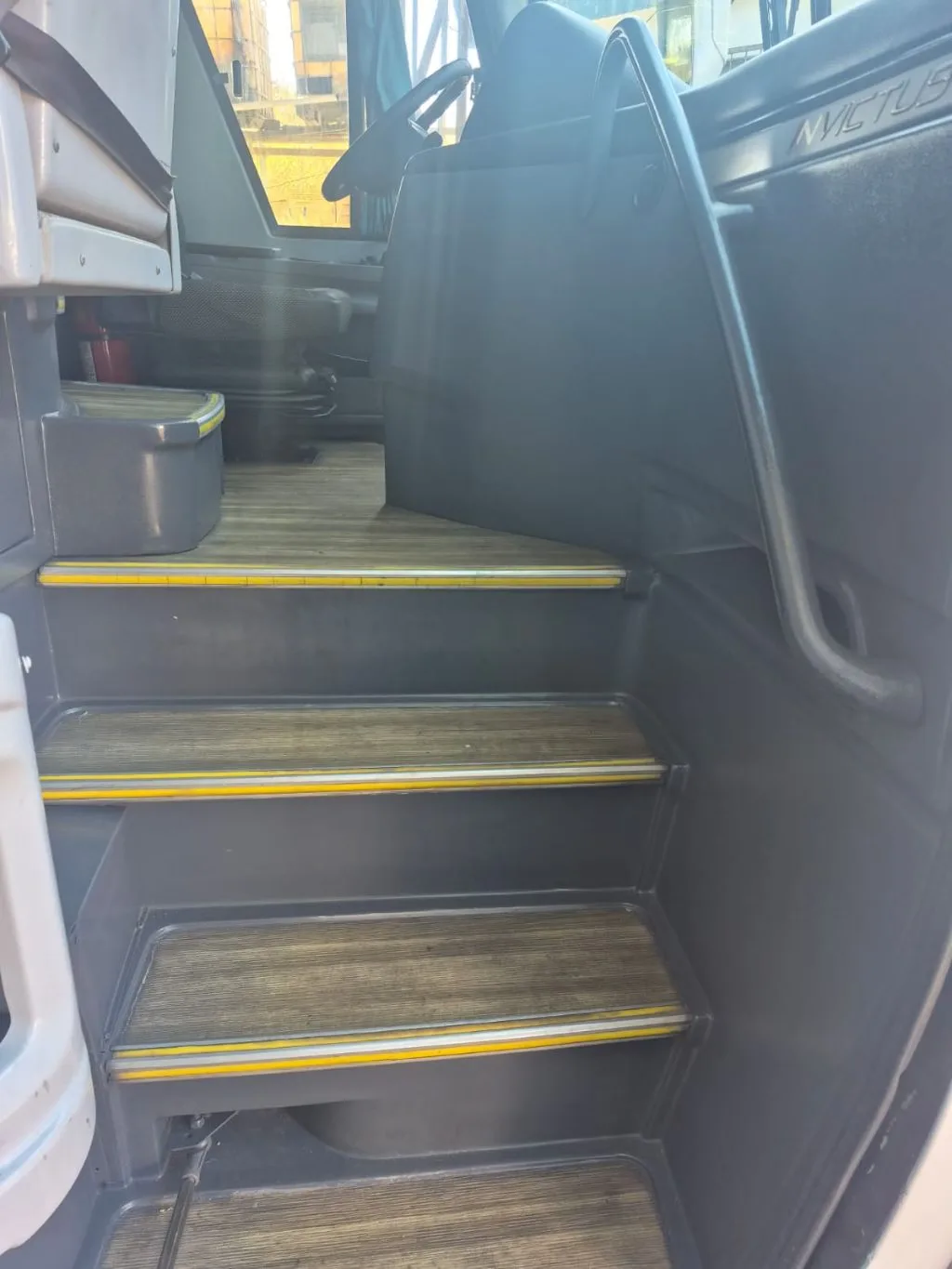 Ônibus Comil Campione Invictus 1200 K310 2018 seminovo à venda, código 383 - foto 03