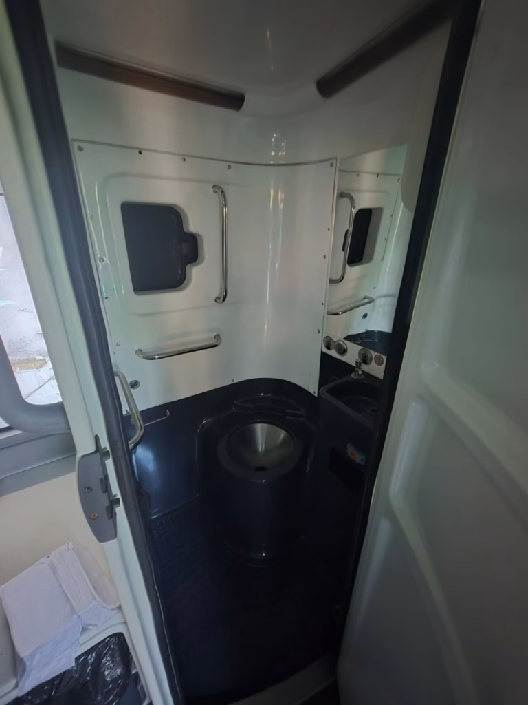 Ônibus Comil Campione Invictus 1200 K310 2018 seminovo à venda, código 383 - foto 09