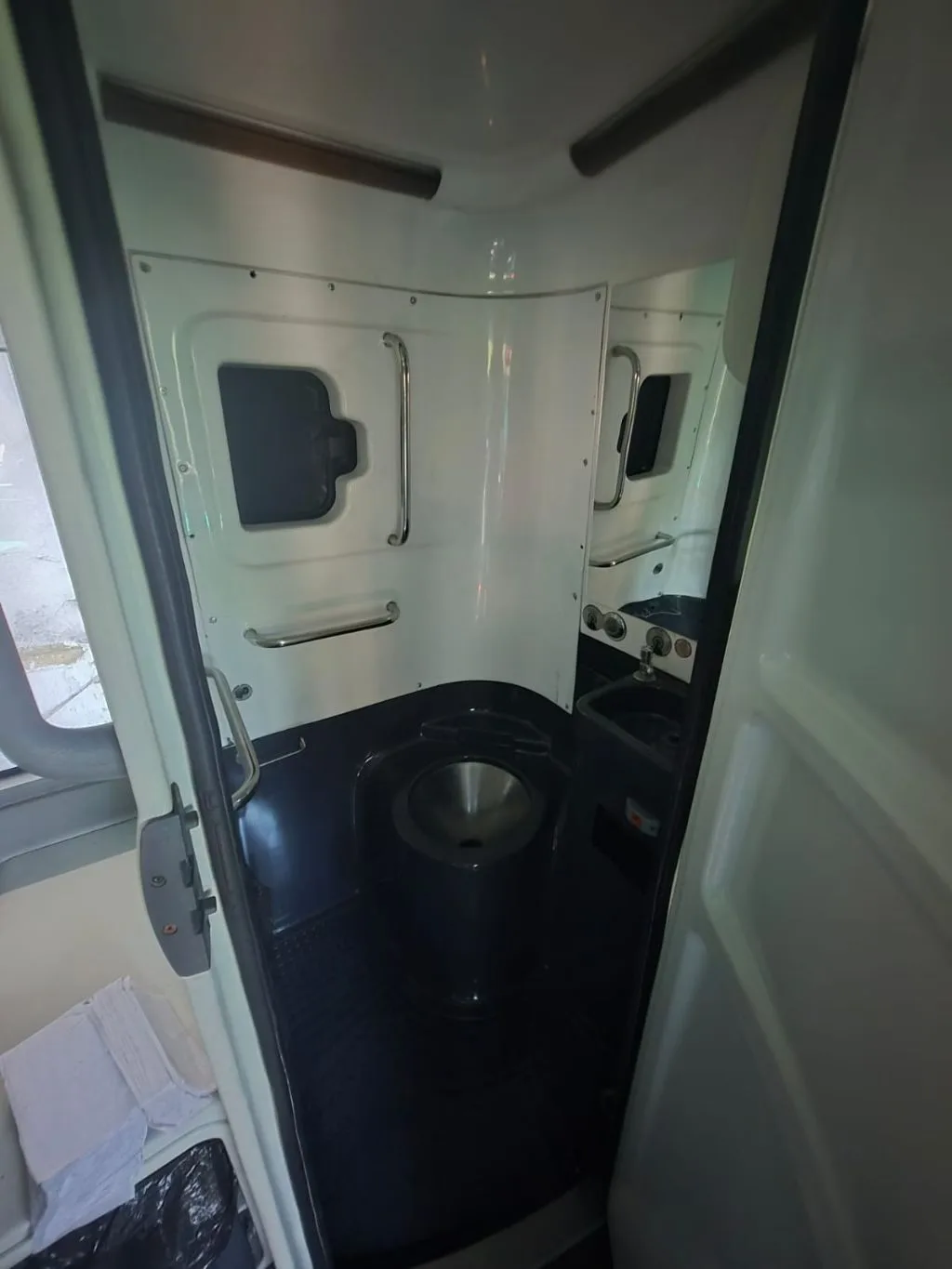 Ônibus Comil Campione Invictus 1200 K310 2018 seminovo à venda, código 383 - foto 09