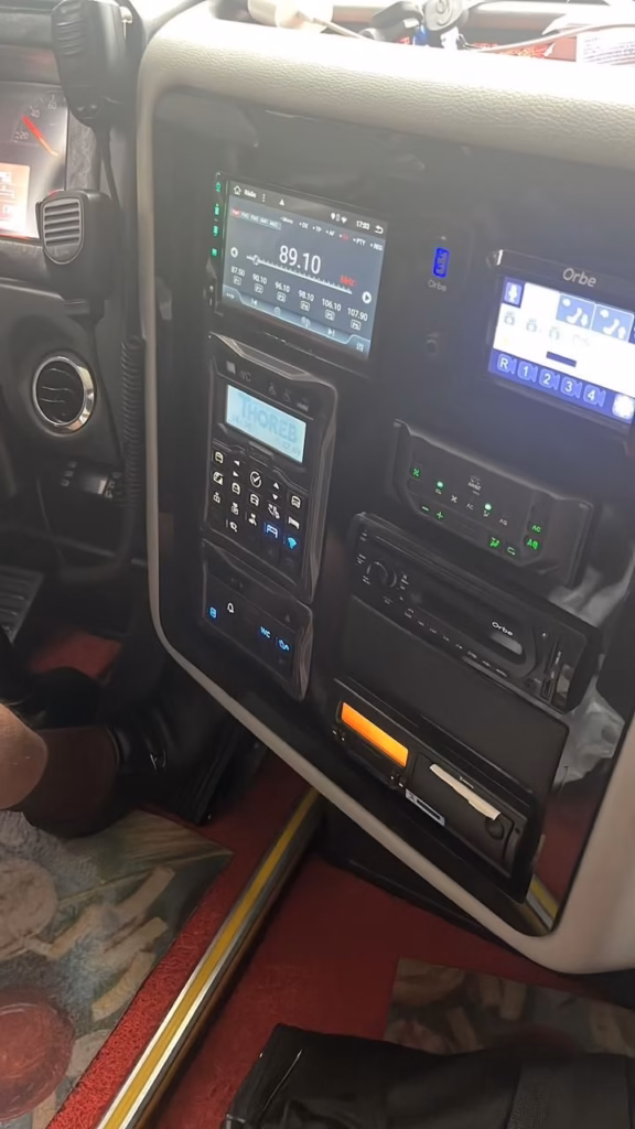 Ônibus Comil Invictus DD Volvo B420R 2022 seminovo à venda, código 267 - foto 04