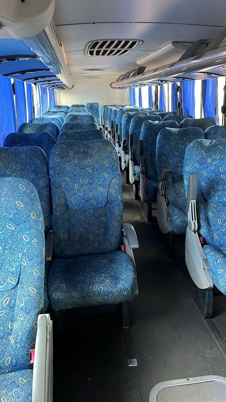 Ônibus Comil Versatile Gold VW 17.230 2015 seminovo à venda, código 813 - foto 04