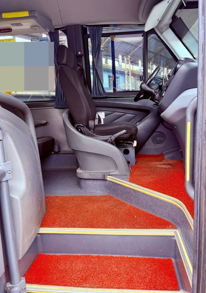 Ônibus Marcopolo Micro-ônibus Volare Cinco Cummins 2016 seminovo à venda, código 788 - foto 05