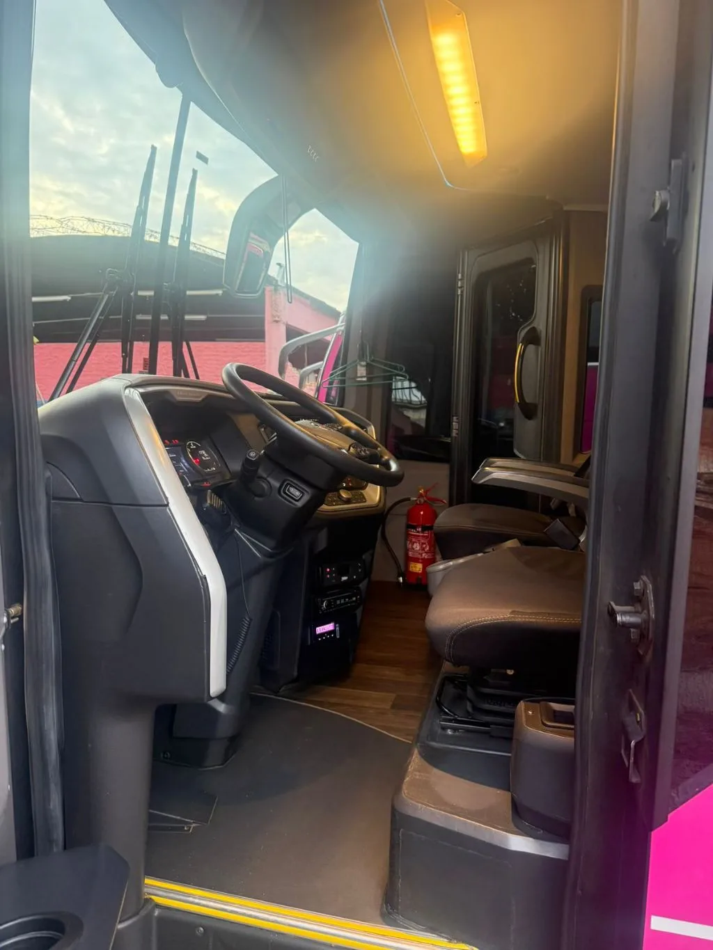 Ônibus Marcopolo Paradiso 1600 LD G8 Scania K410 2024 seminovo à venda, código 317 - foto 04