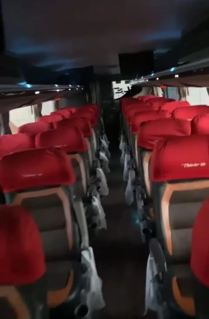 Ônibus Marcopolo Paradiso 1800 DD G8 Volvo B510 2023 seminovo à venda, código 157 - foto 04