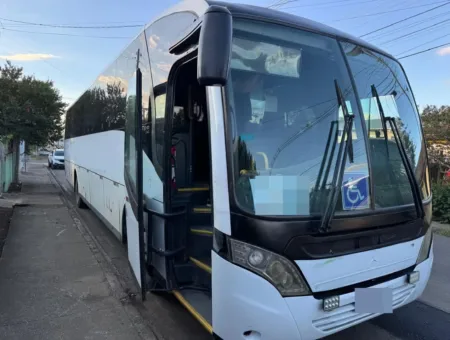Ônibus Neobus New Road 340 OF 1721 2015 seminovo à venda, código 209 - foto 01