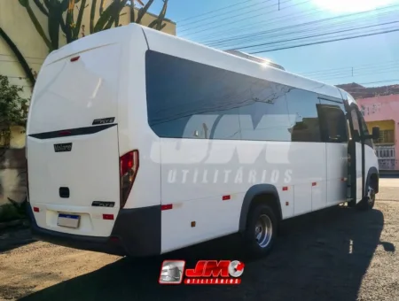 Micro-ônibus Marcopolo Fly 6 Cummins 2020 seminovo à venda, código 520 - foto 03