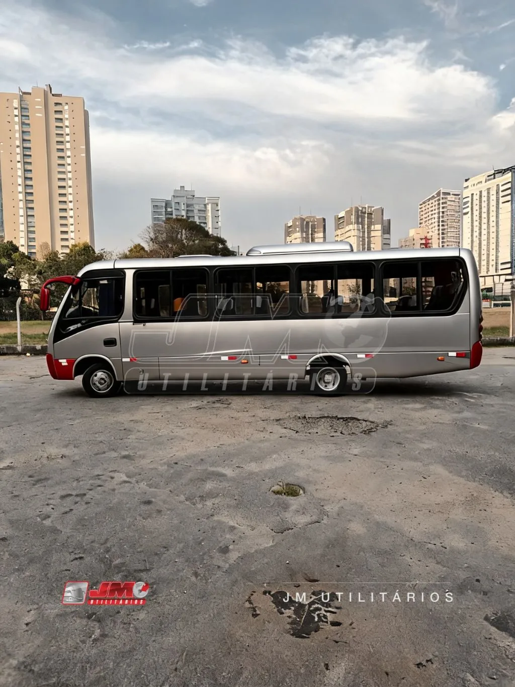 Micro-ônibus Neobus Thunder Volkswagen 9.160 2013 seminovo à venda, código 196 - foto 03