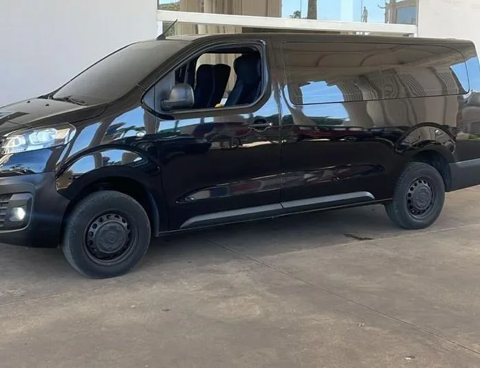 Van Peugeot Expert 2024 seminovo à venda, código 628 - foto 01