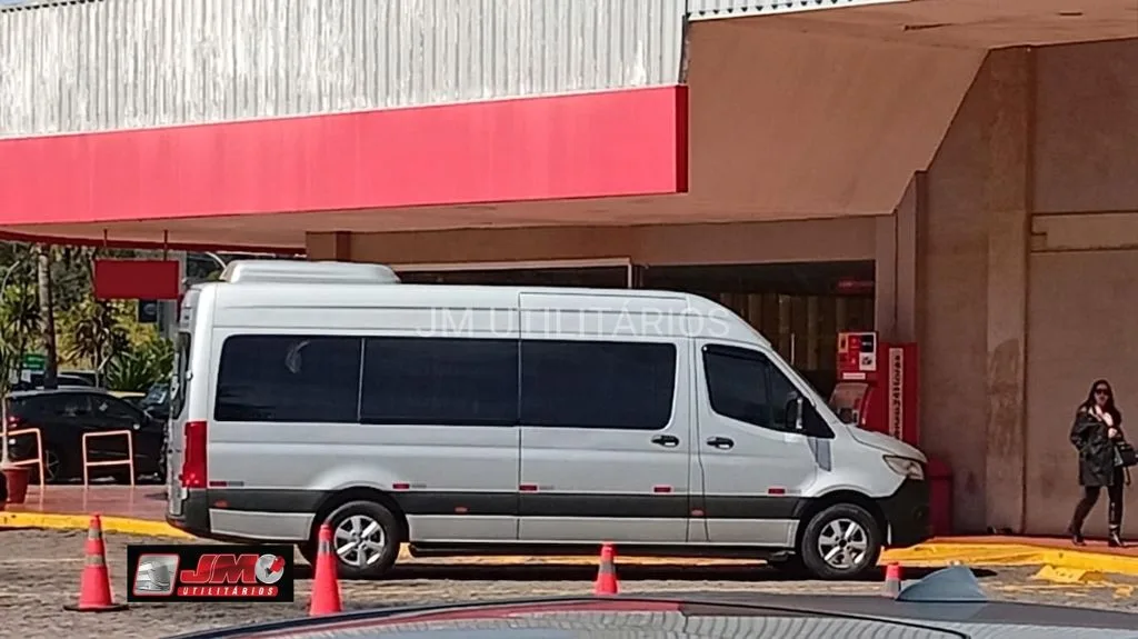 Van Mercedes-Benz Sprinter CDI 416 2022 seminovo à venda, código 413 - foto 03