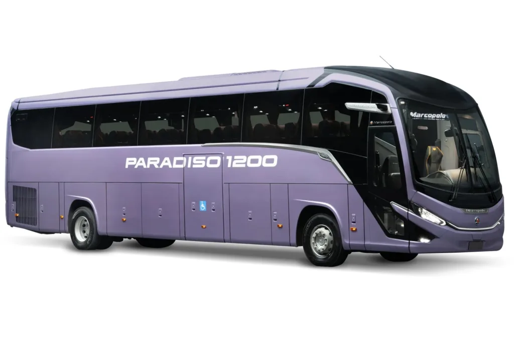 Ônibus rodoviário Marcopolo Paradiso G8 TEC 1200 lilás, em três quartos dianteiro, em fundo claro