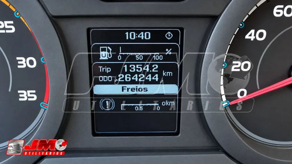 Micro-ônibus Marcopolo V8L Cummins 2015 seminovo à venda, código 28 - foto 03