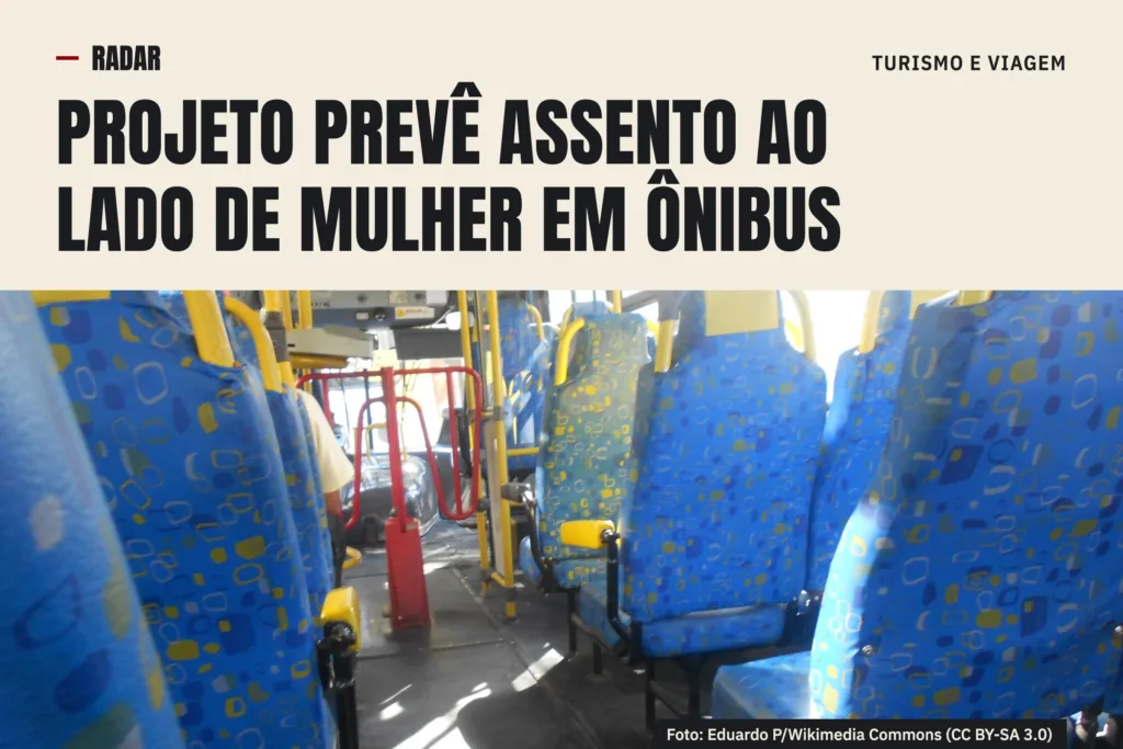 Cartão do Radar JM, editoria Turismo e Viagem: manchete "Projeto prevê assento ao lado de mulher em ônibus" sobre foto do interior de um ônibus com poltronas
