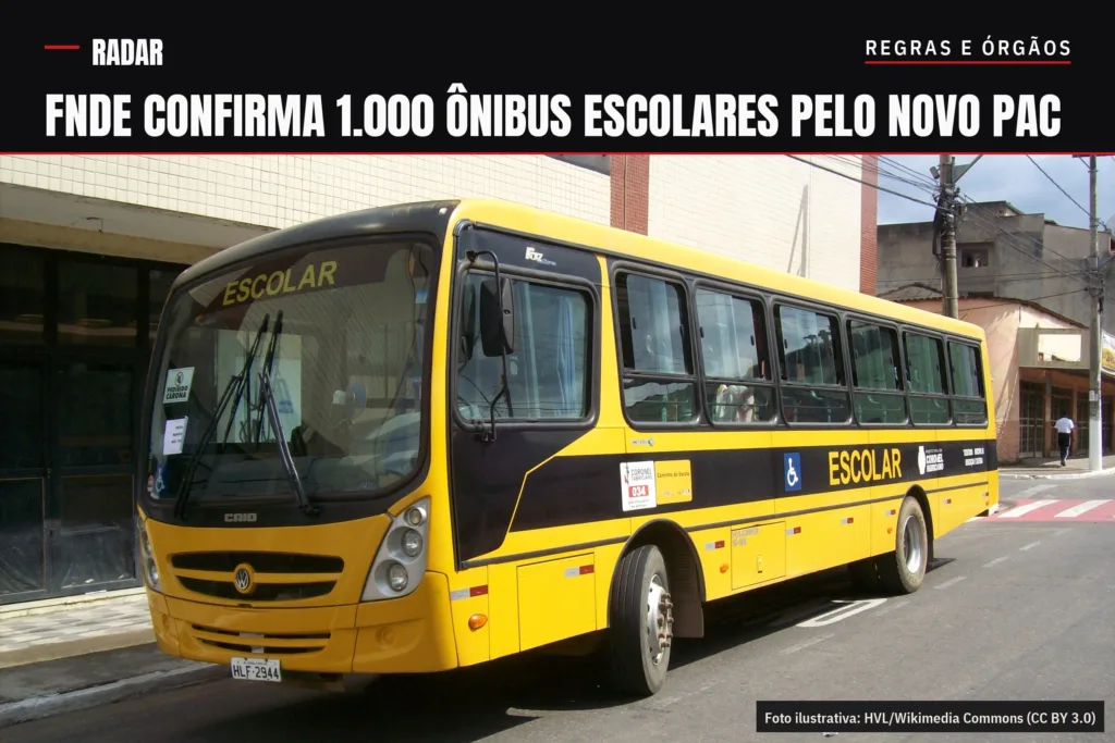 Ônibus escolar do programa Caminho da Escola em Coronel Fabriciano (MG), ilustrando os 1.000 ônibus escolares do Novo PAC